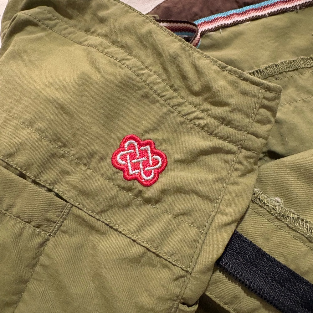 Women’s Green Sherpa Hiking Skirt - Picture 6 of 10